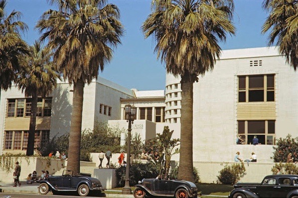 Hollywood-High-School-Sunset-Blvd-Los-Angeles-1941.jpg