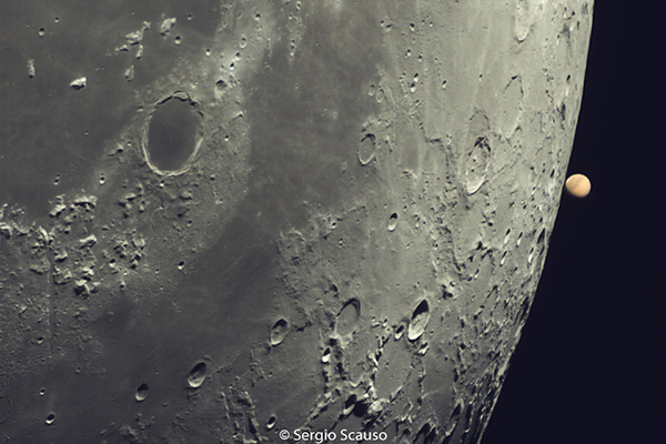 Luna-sobre-marte.jpg